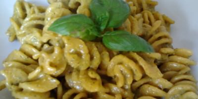 Fusillotti con crema di zucchine e zafferano