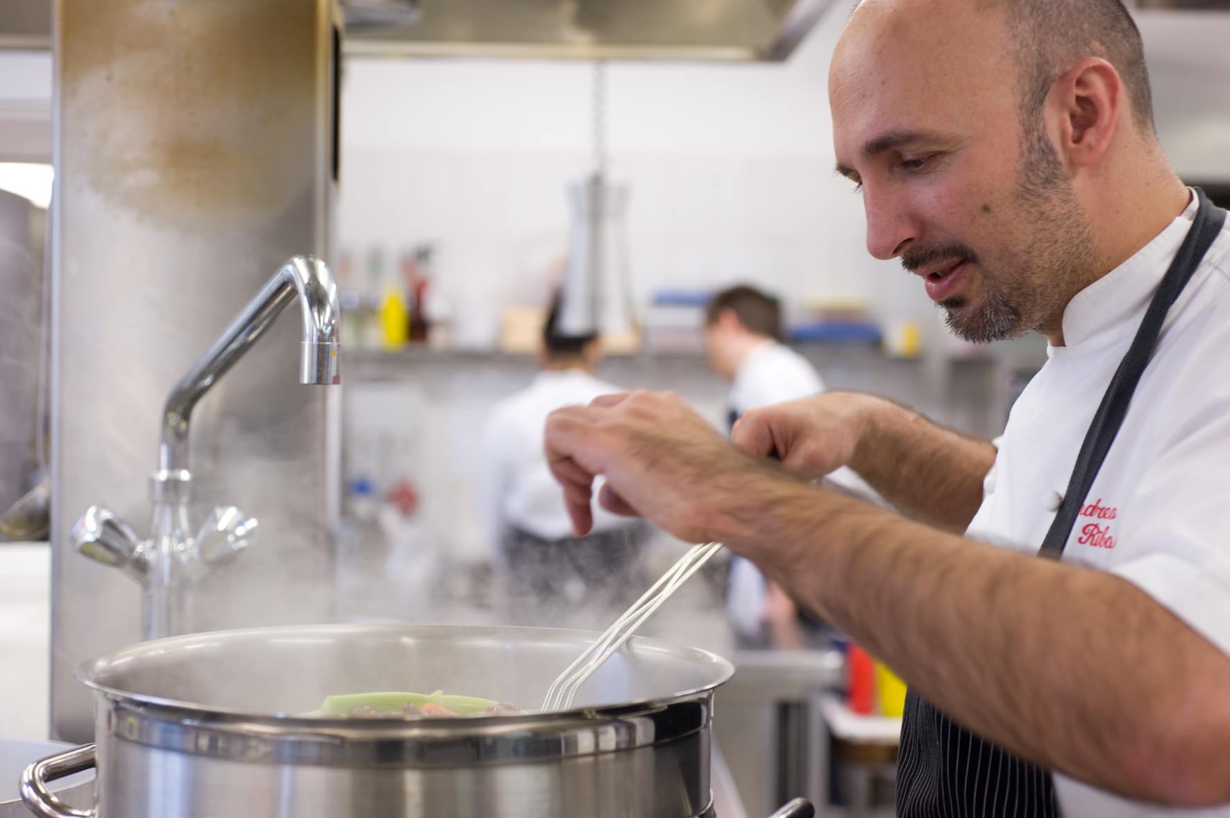 Lo chef Andrea Ribaldone