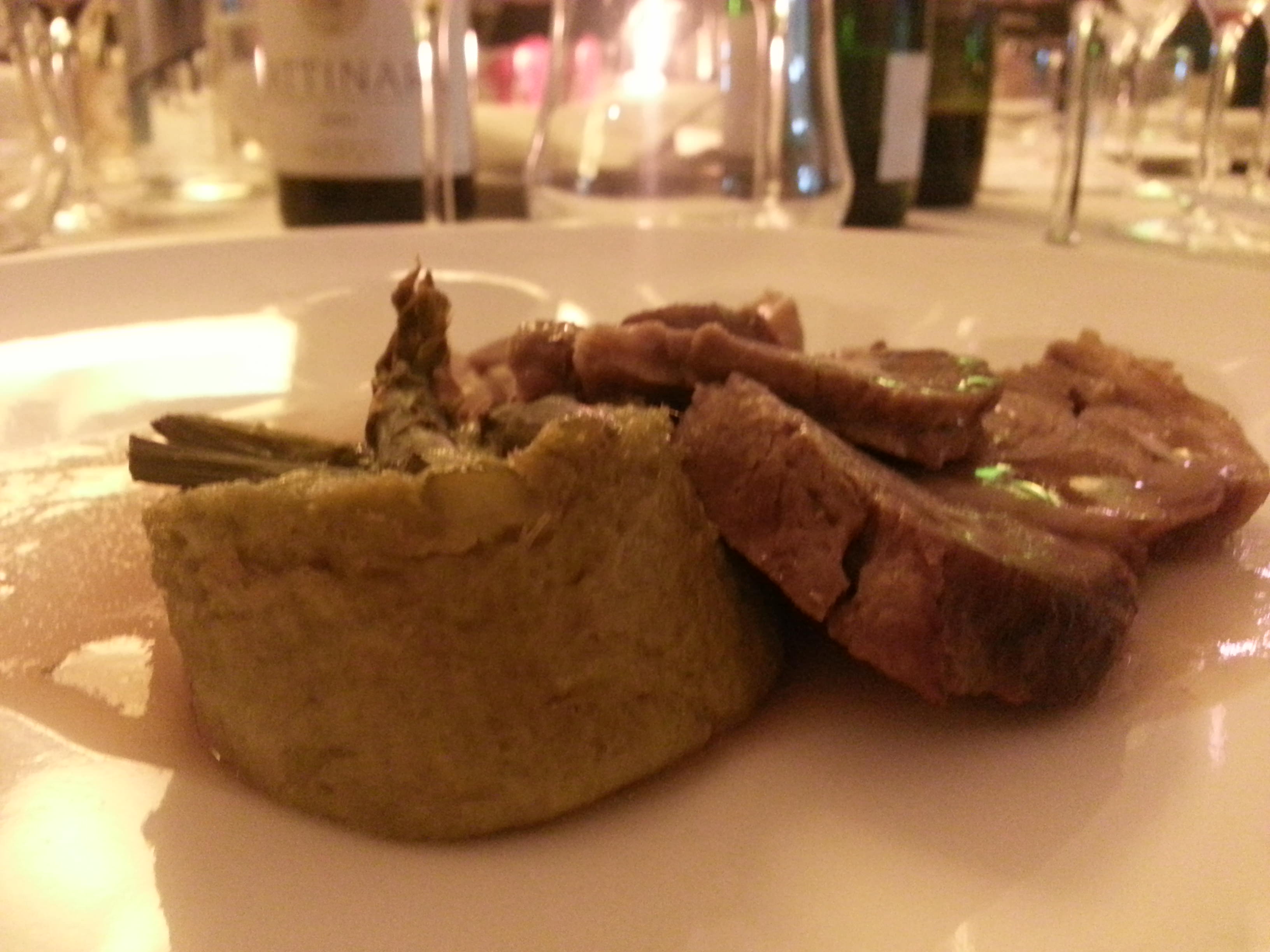 Agnello con tortino di asparagi dal cuore di gorgonzola