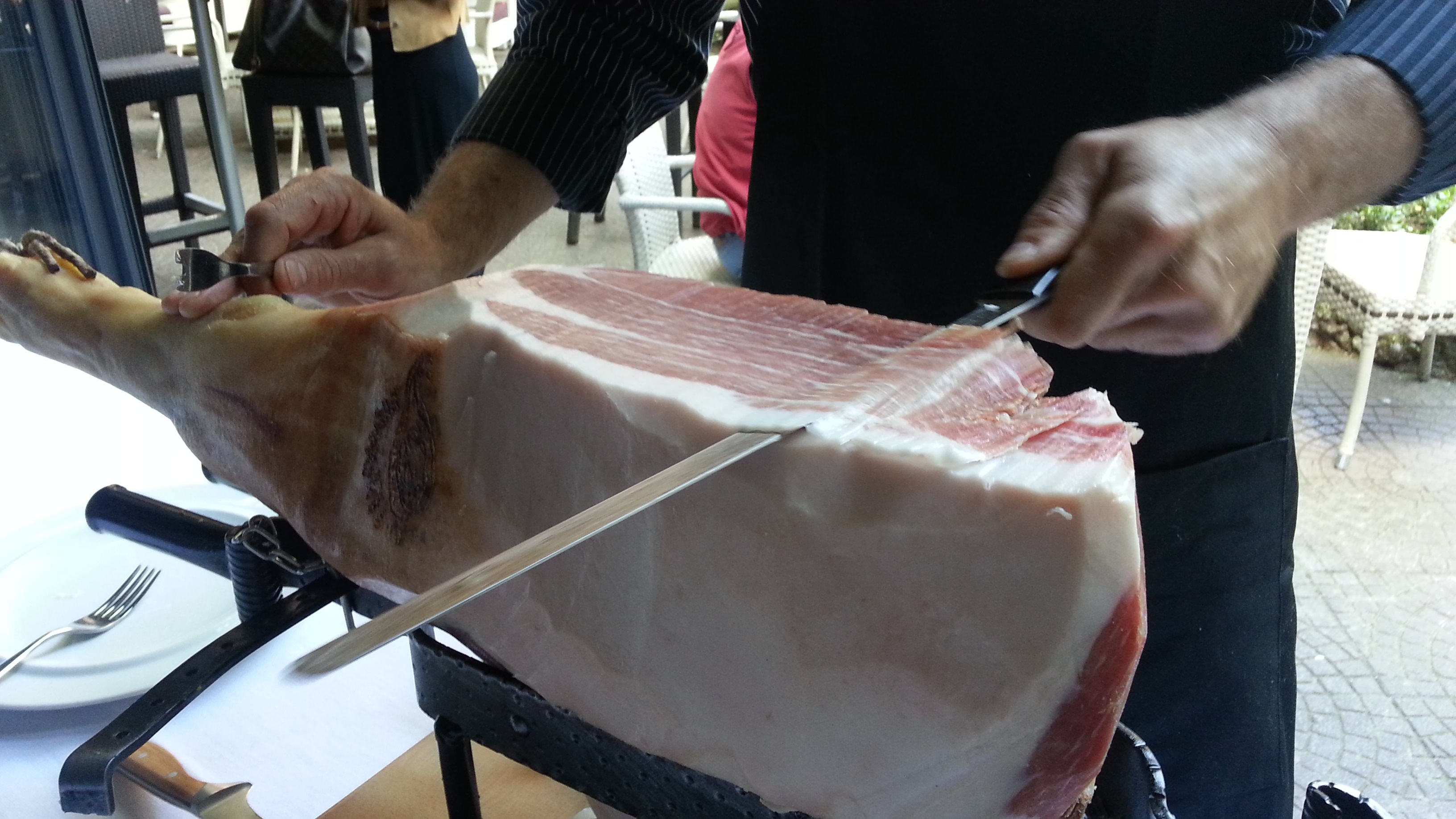 Il taglio del prosciutto San Daniele