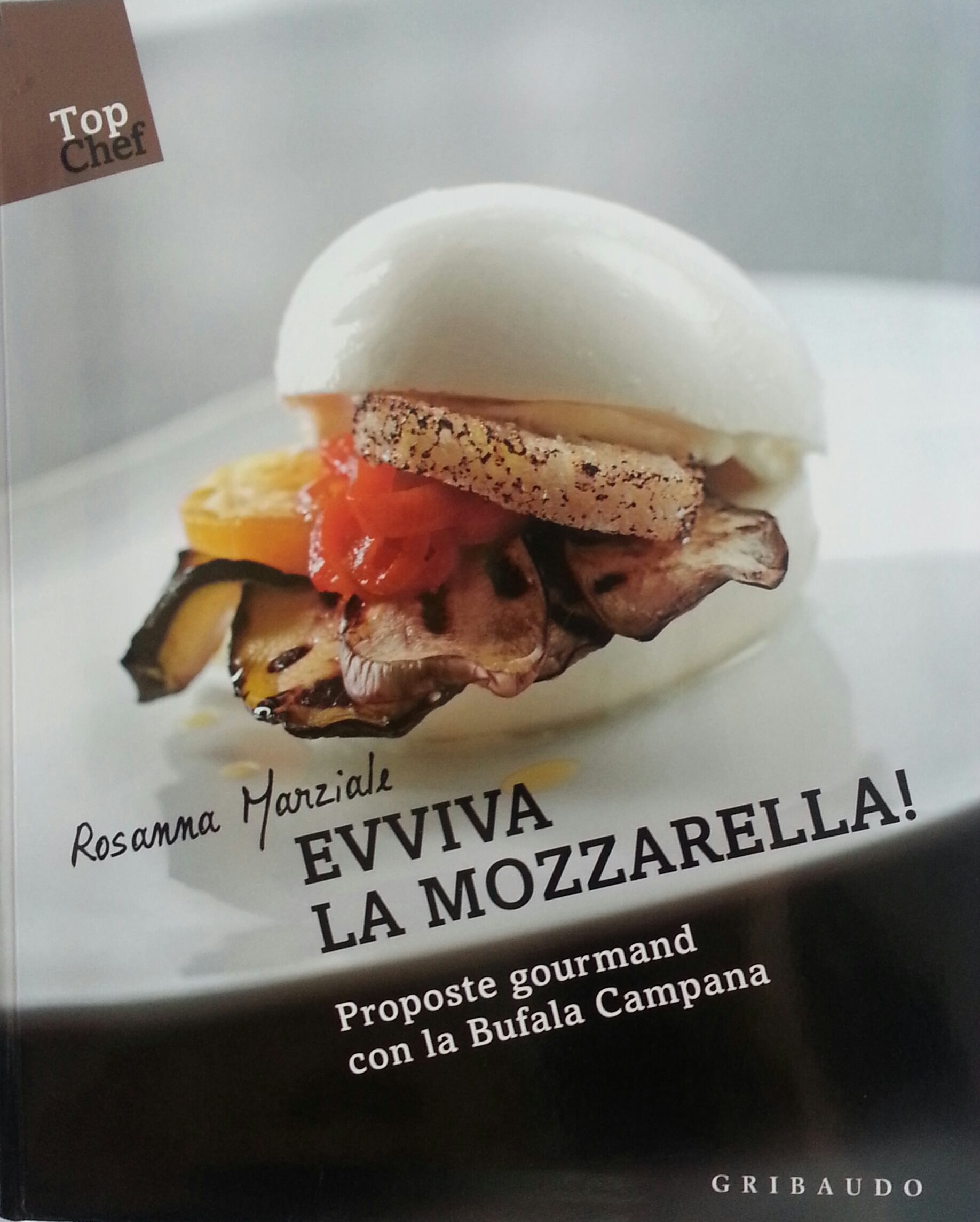 La copertina del libro di Rosanna Marziale "Evviva la Mozzarella!" ed. Gribaudo