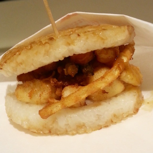 Il rice burger proposto da Mos Burger