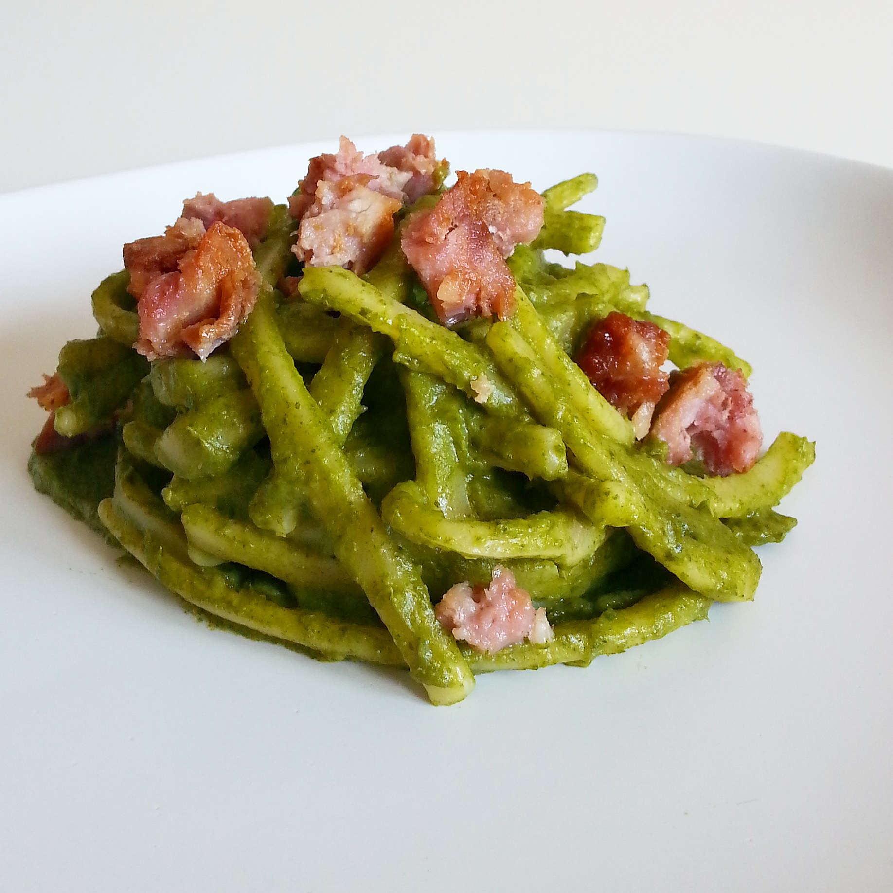 Scialatielli con crema di friarielli e briciole di salsiccia.