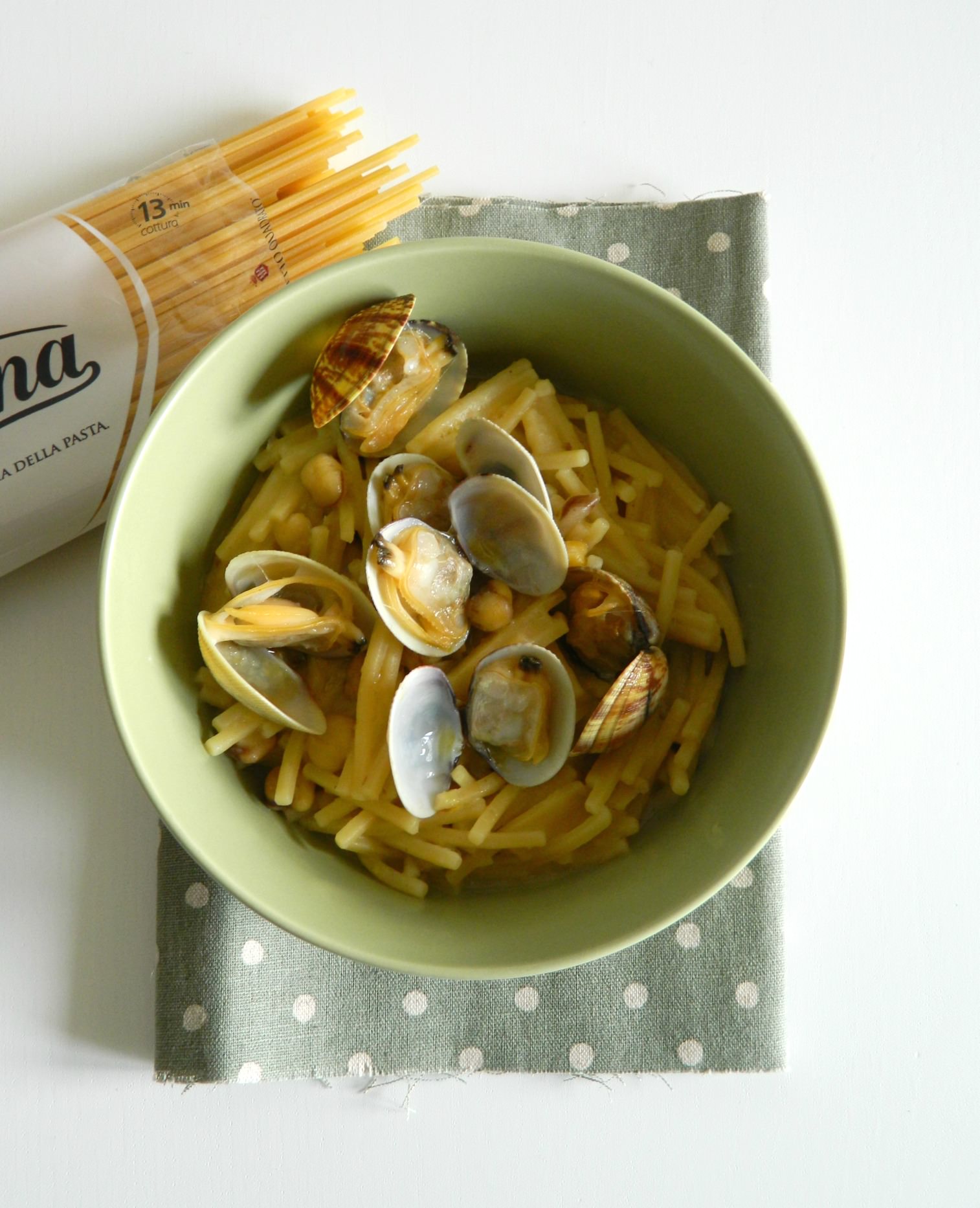 Spaghetto quadrato spezzato,cicerchie e  e  vongole_2