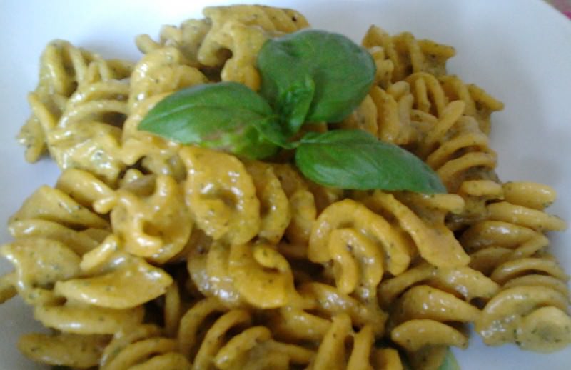 Fusillotti con crema di zucchine e zafferano