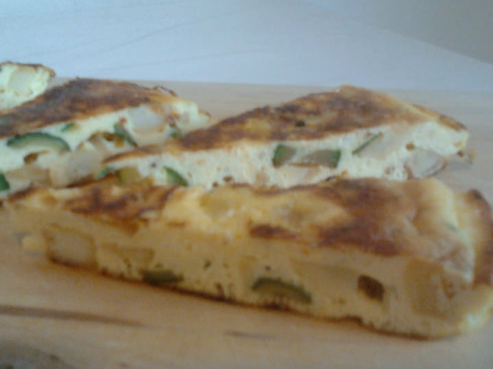 Zucchini, potatoes and ricotta cheese omelette News And Foodies